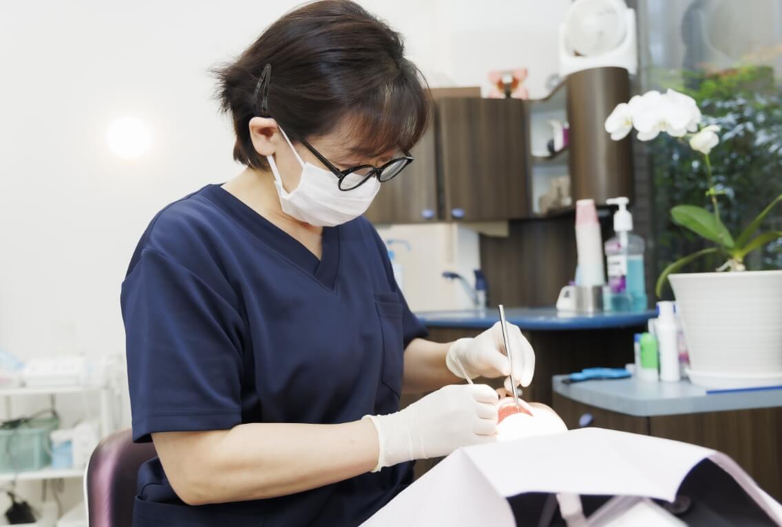 経験10年以上の歯科衛生士が、歯周病治療を担当